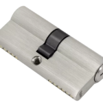 Wkładka bębenkowa Y150 30/50 w kolorze satynowym do drzwi ogrodzenia 4